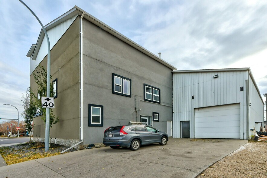 9903 76th Ave NW, Edmonton, AB à vendre - Photo du bâtiment - Image 3 de 10
