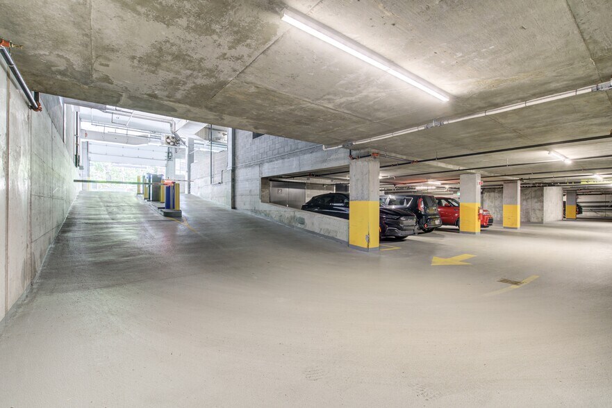 5773-5781 Boul Gouin O, Montréal, QC à louer - Photo du bâtiment - Image 2 de 16