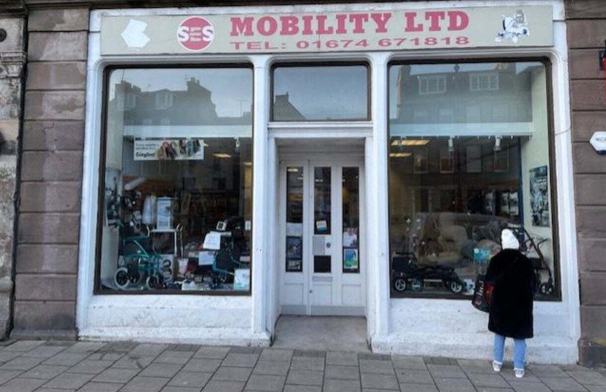 116 High St, Montrose à louer Photo du bâtiment- Image 1 de 2