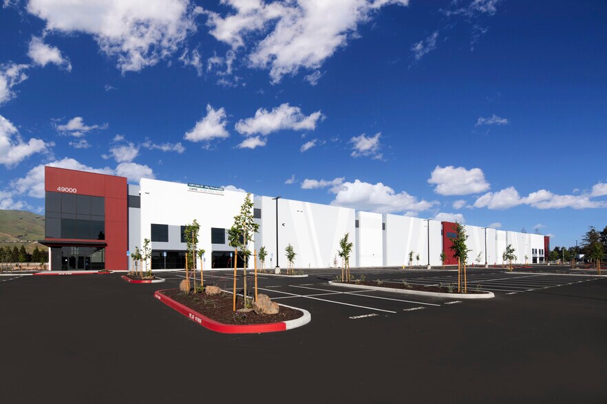49000 Milmont Dr, Fremont, CA à louer - Photo du bâtiment - Image 2 de 17