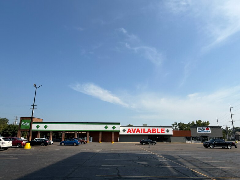 Oak Hill Rd, Evansville, IN à louer - Photo du bâtiment - Image 3 de 7