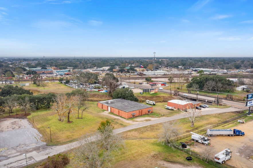 104-200 E Motel Dr, Alvin, TX for sale - Building Photo - Image 2 of 26