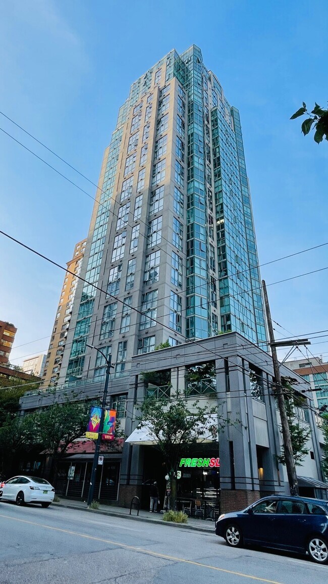Plus de détails pour 771 Davie St, Vancouver, BC - Commerce de détail à vendre