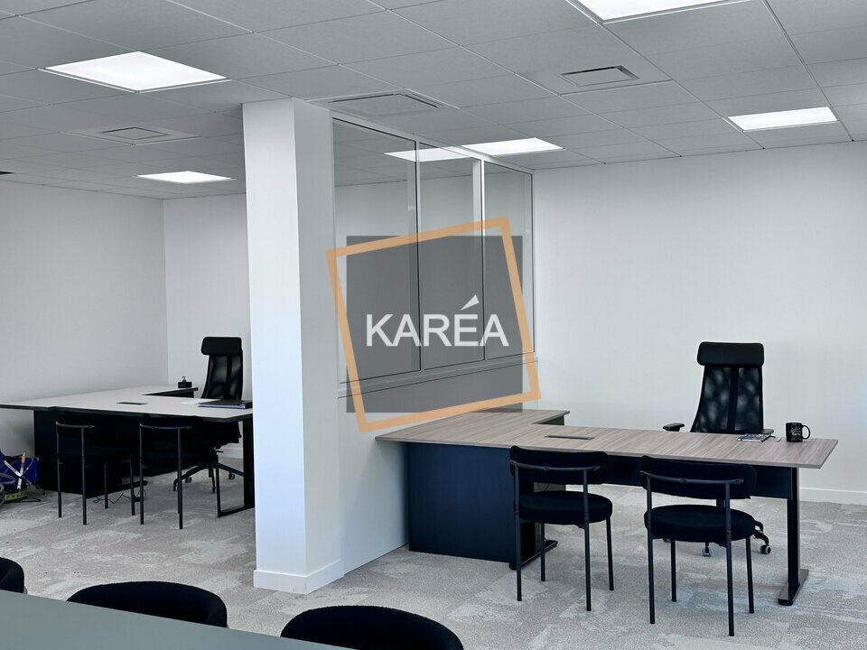 Office in Serris for lease Interior Photo- Image 1 of 6