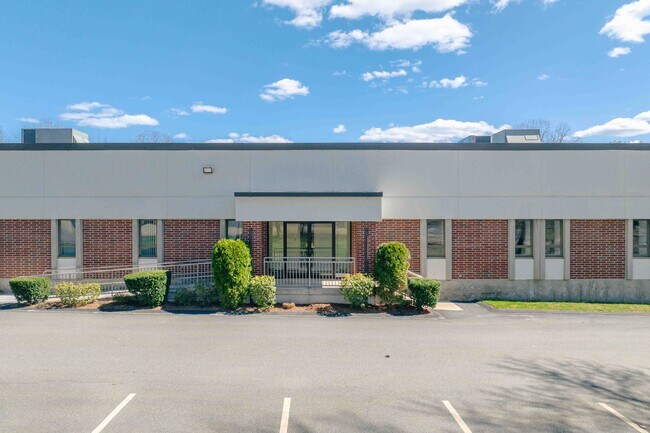 Plus de détails pour 755 Middlesex Tpke, Billerica, MA - Local d'activités à louer