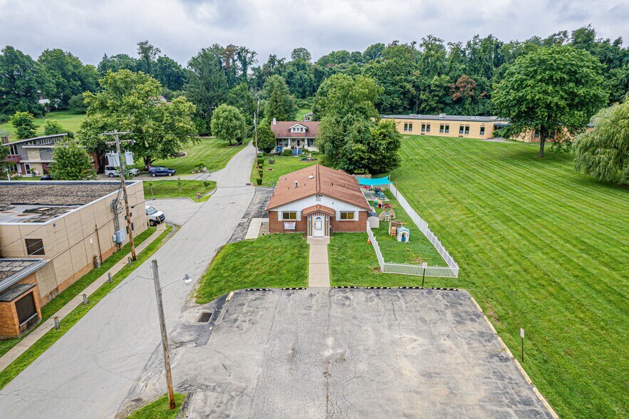 2420 Greenock Buena Vista Rd, Mckeesport, PA à vendre - Photo du bâtiment - Image 2 de 29