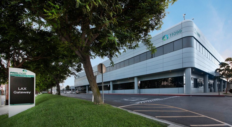 11099 S La Cienega Blvd, Los Angeles, CA à louer - Photo du bâtiment - Image 1 de 7