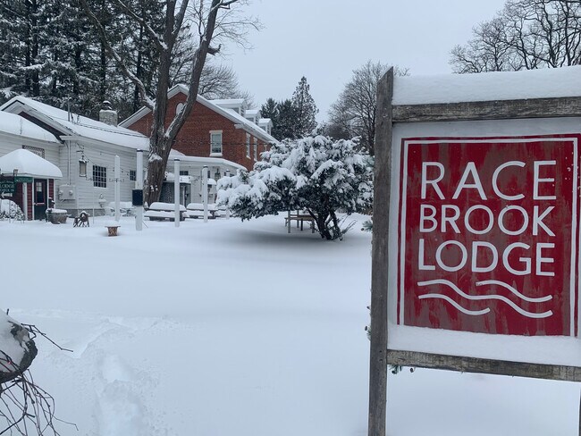 More details for 864 S Undermountain Rd, Sheffield, MA - Hospitality for Sale