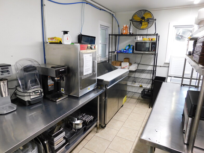 606 N Jefferson St, Silver Lake, IN for sale - Building Photo - Image 3 of 24