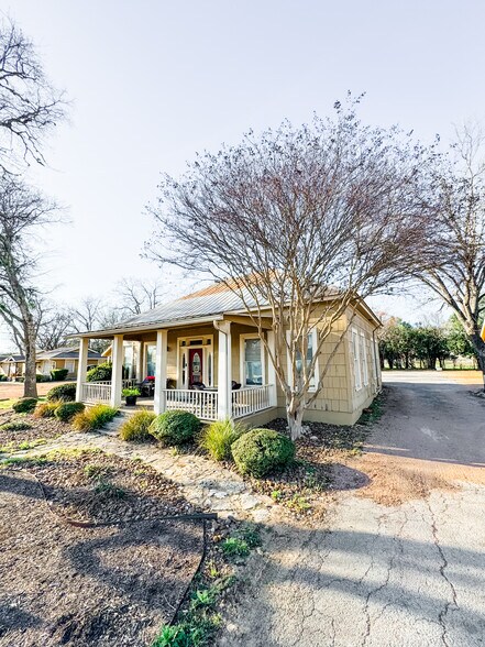 916 E Blanco Rd, Boerne, TX à vendre - Photo du bâtiment - Image 2 de 11