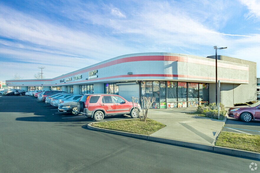 7800-7850 Stockton Blvd, Sacramento, CA à louer - Photo du bâtiment - Image 2 de 7