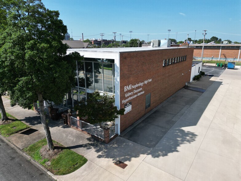 635 N Main St, High Point, NC à louer - Photo du bâtiment - Image 2 de 12