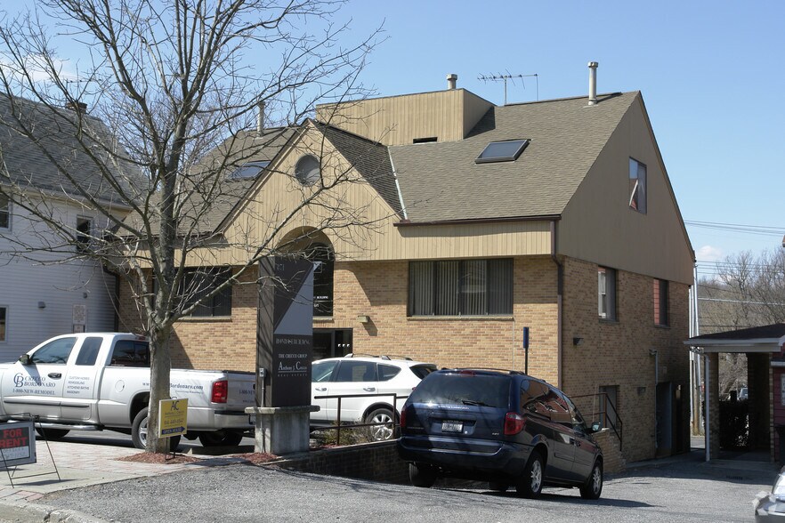 871 Commerce St, Thornwood, NY à vendre - Photo du bâtiment - Image 2 de 3