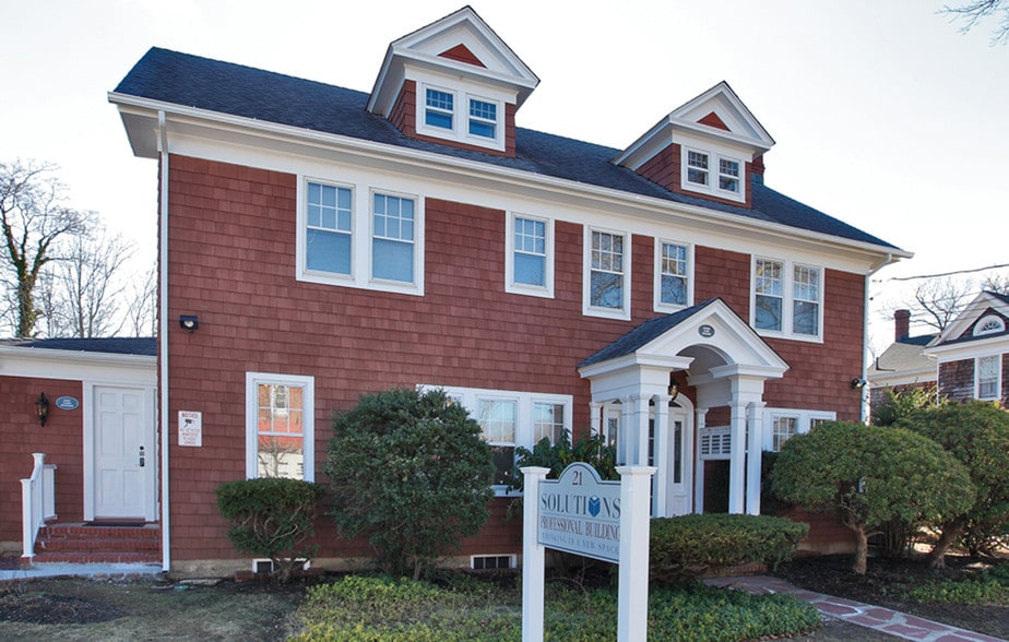 21 E 2nd St, Riverhead, NY for lease - Building Photo - Image 3 of 15