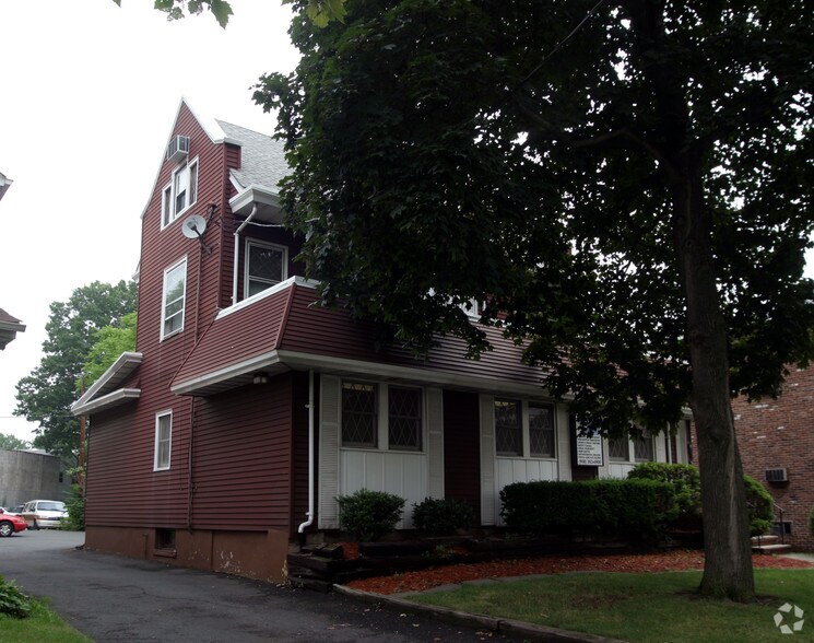 523 Westfield Ave, Elizabeth, NJ à louer - Photo du bâtiment - Image 2 de 32