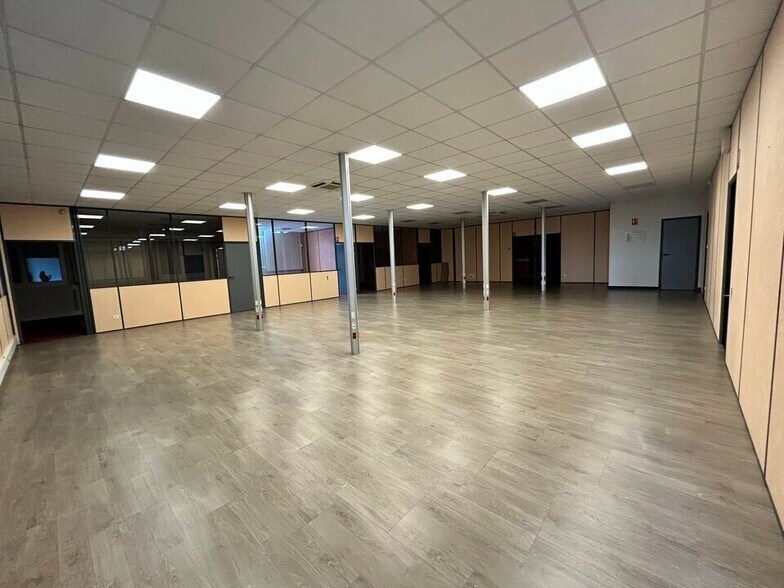 Bureau dans Châtenoy-le-Royal à louer - Photo intérieure - Image 3 de 4