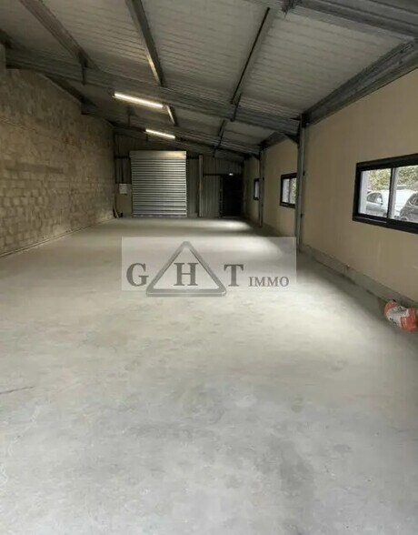 Industriel dans Creil à louer - Photo du bâtiment - Image 2 de 4