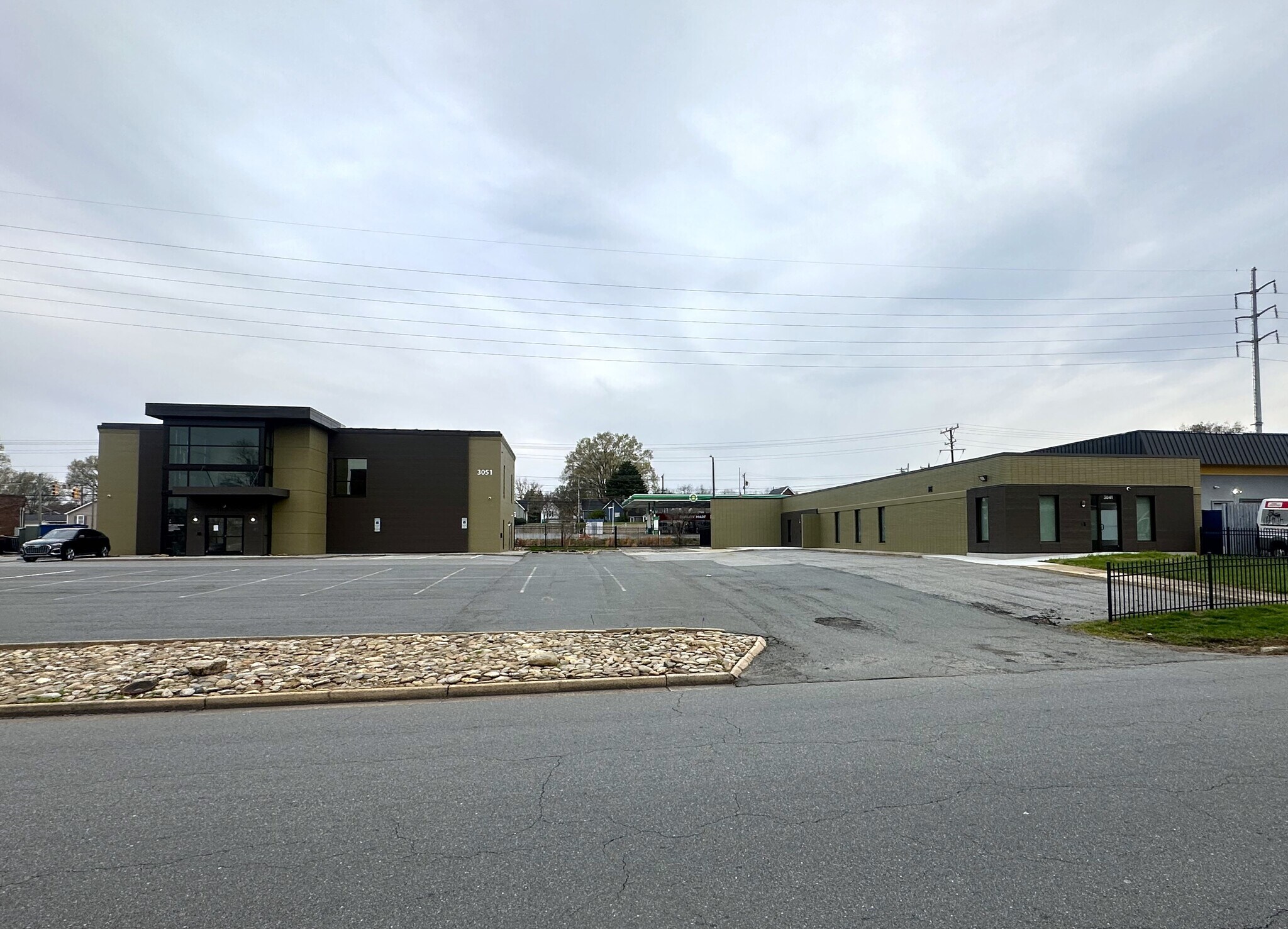 Two Building Portfolio - Office/Medical portefeuille de 2 propriétés à vendre sur LoopNet.ca Photo du bâtiment- Image 1 de 15