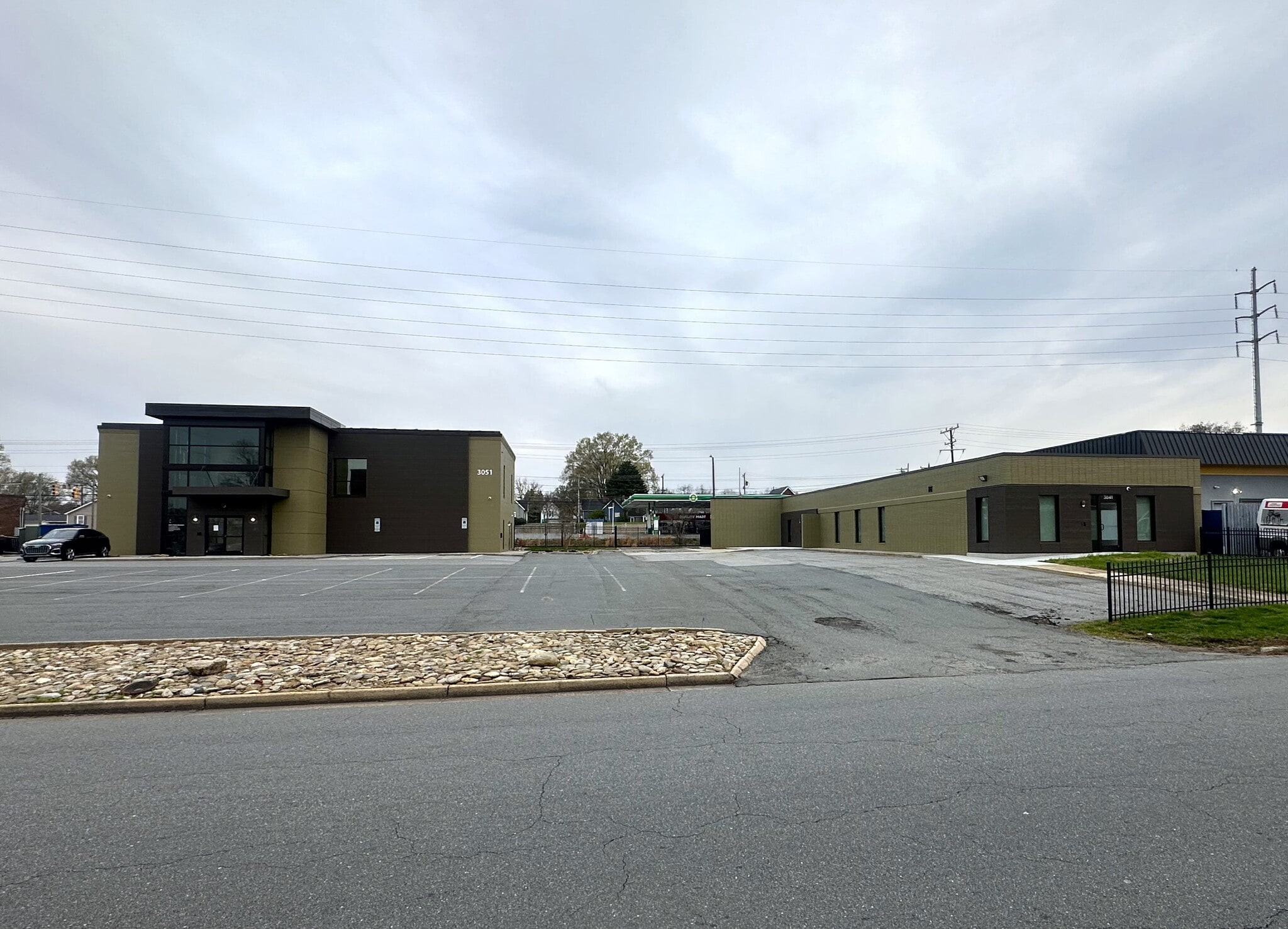 Two Building Portfolio - Office/Medical portefeuille de 2 propriétés à vendre sur LoopNet.ca Photo principale- Image 1 de 15