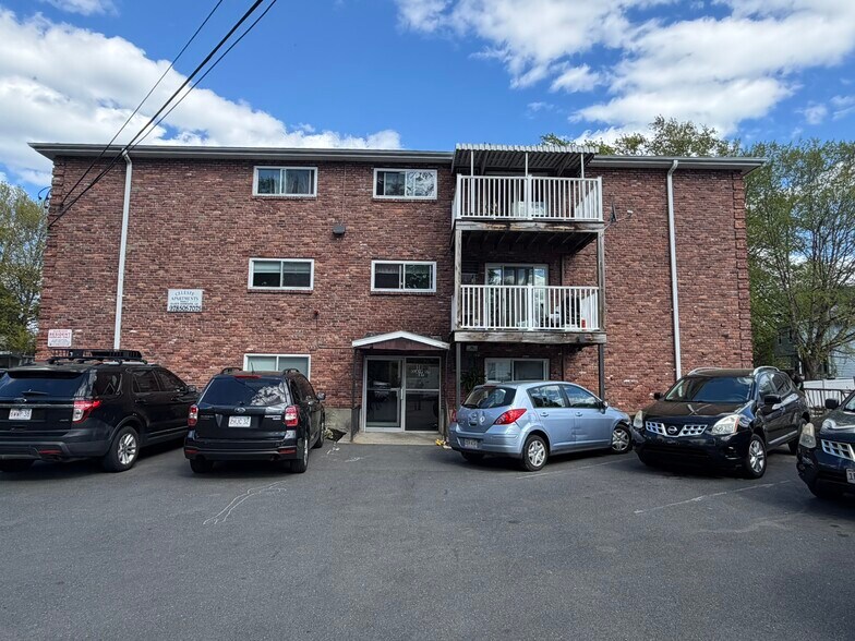 38 Clapp St, Malden, MA à vendre - Photo du bâtiment - Image 2 de 15