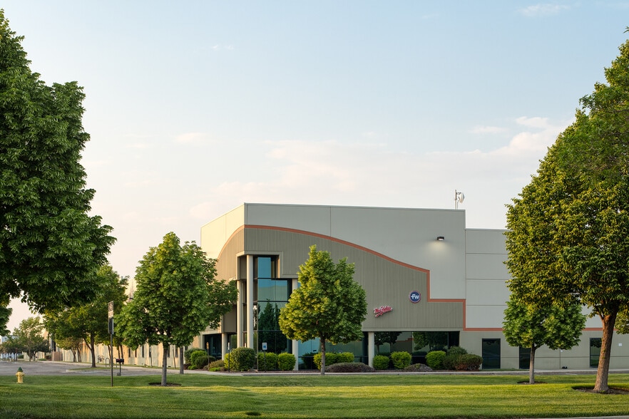1633-1717 S 4800 W, Salt Lake City, UT for lease - Building Photo - Image 2 of 9