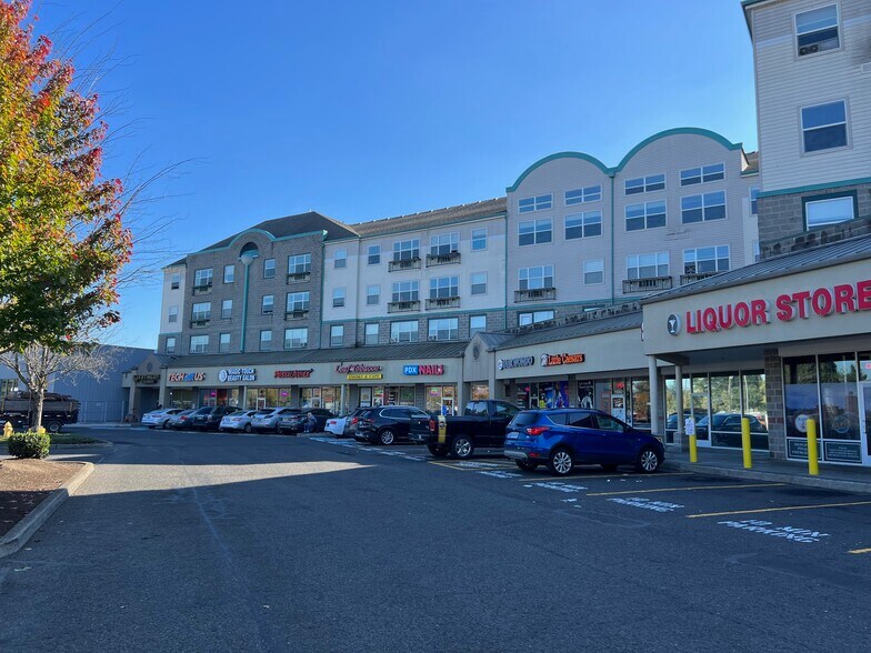 11930 NE Glisan St, Portland, OR for lease - Building Photo - Image 1 of 17