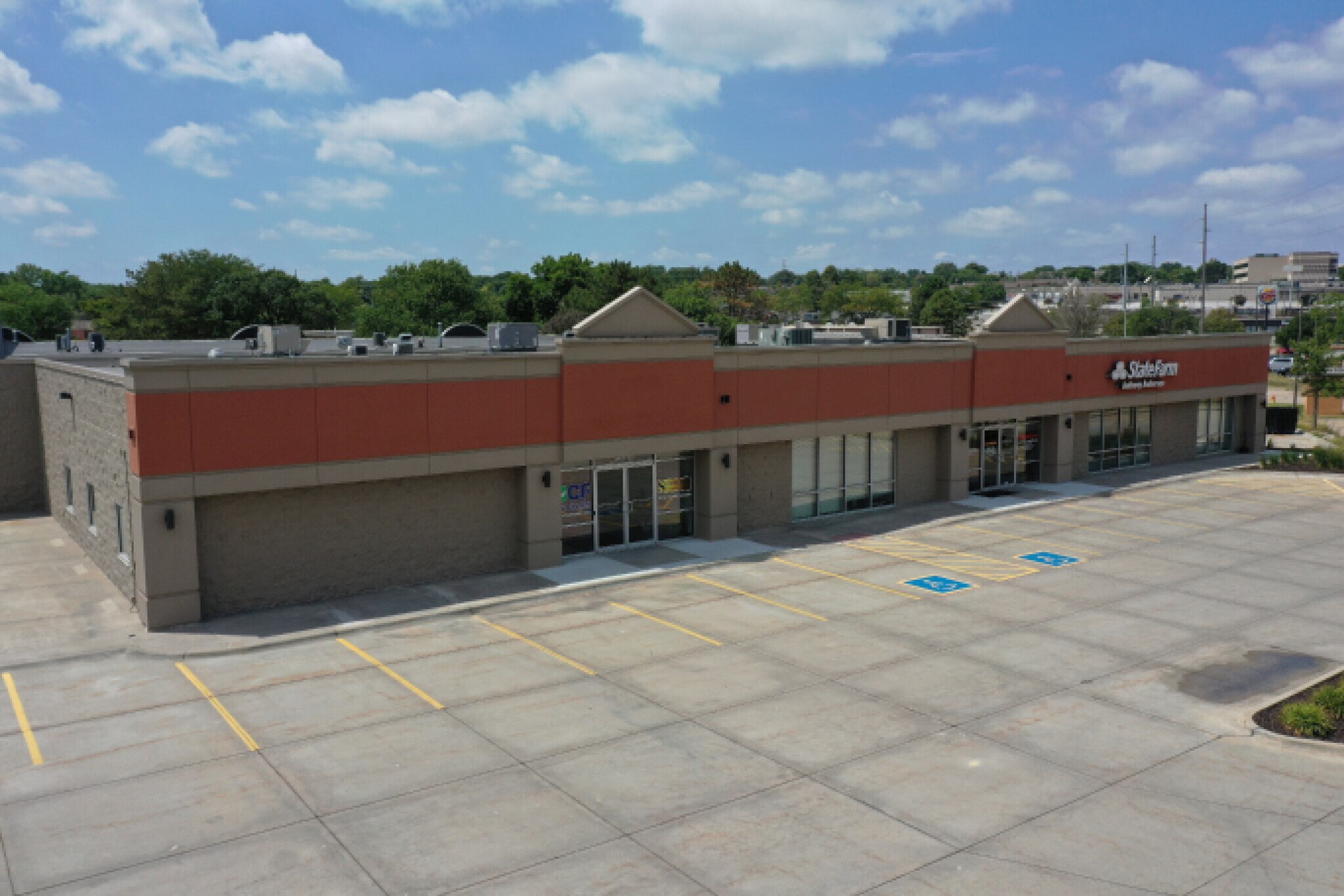 11204-11205 Davenport St, Omaha, NE for lease Building Photo- Image 1 of 6