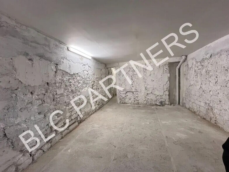 Retail in Paris for sale - Interior Photo - Image 3 of 3