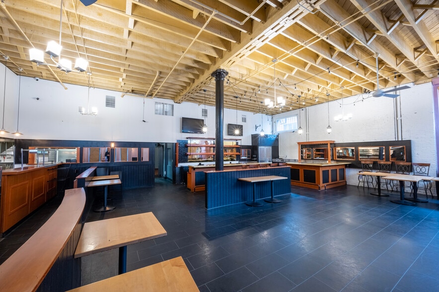132 SW 3rd Ave, Portland, OR for lease - Interior Photo - Image 2 of 4
