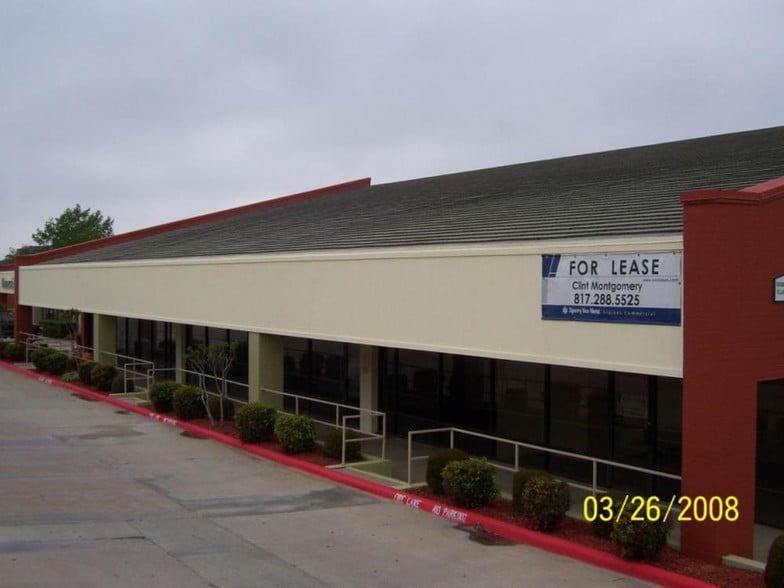 6833-6869 Green Oaks Rd, Fort Worth, TX à louer - Photo du bâtiment - Image 2 de 4