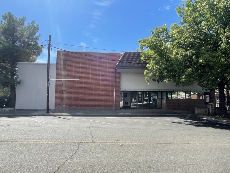 1810 Market St, Redding, CA for lease - Building Photo - Image 2 of 11