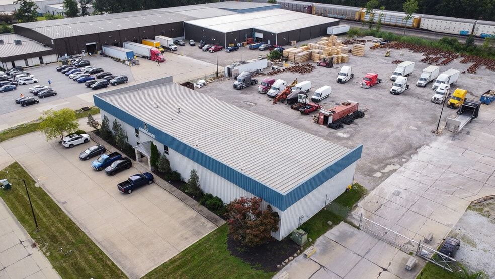 7405 Industrial Parkway Dr, Lorain, OH for sale - Building Photo - Image 2 of 12