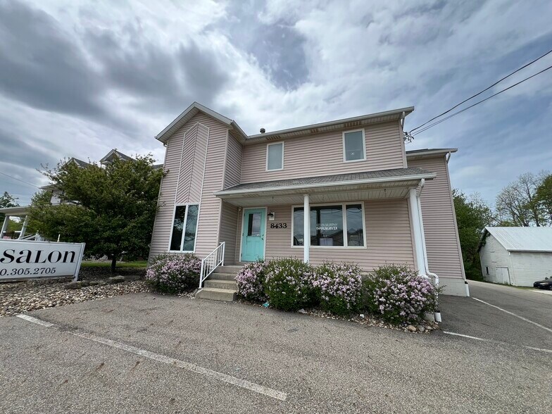 8433 Cleveland Ave NW, Canton, OH à vendre - Photo du bâtiment - Image 2 de 51