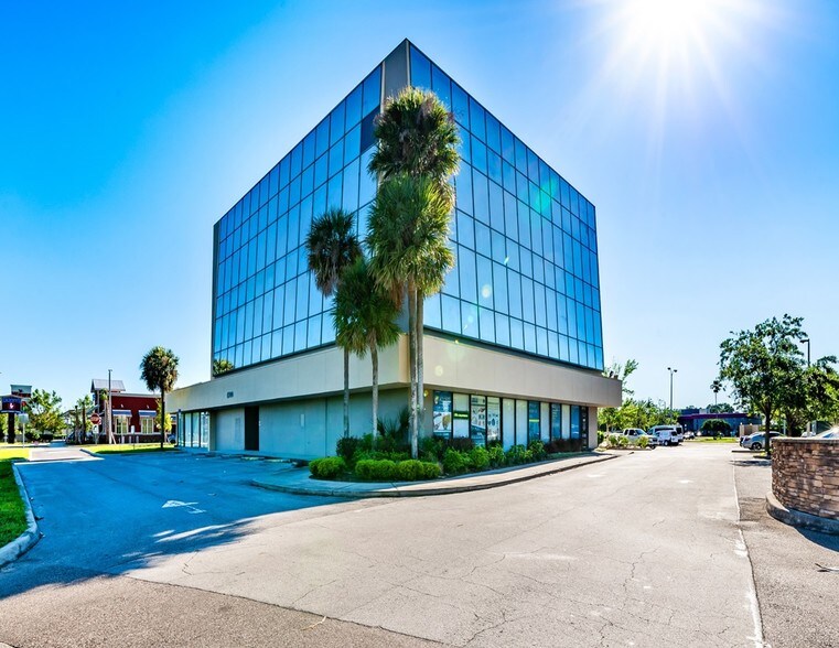6900 S Orange Blossom Trl, Orlando, FL à louer - Photo du bâtiment - Image 1 de 40