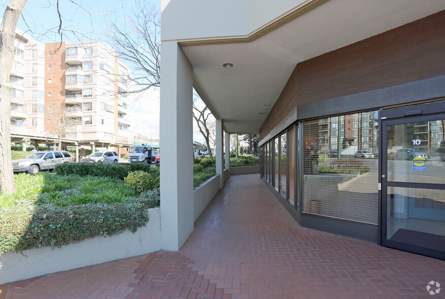 1480 Foster St, White Rock, BC à louer - Photo du bâtiment - Image 3 de 9