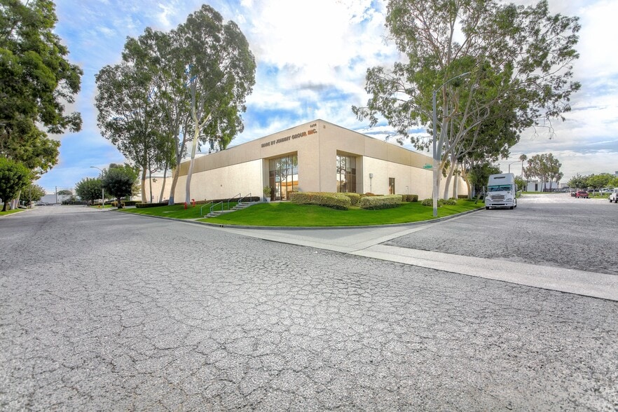 1490 W Walnut Pky, Compton, CA for sale - Primary Photo - Image 1 of 13