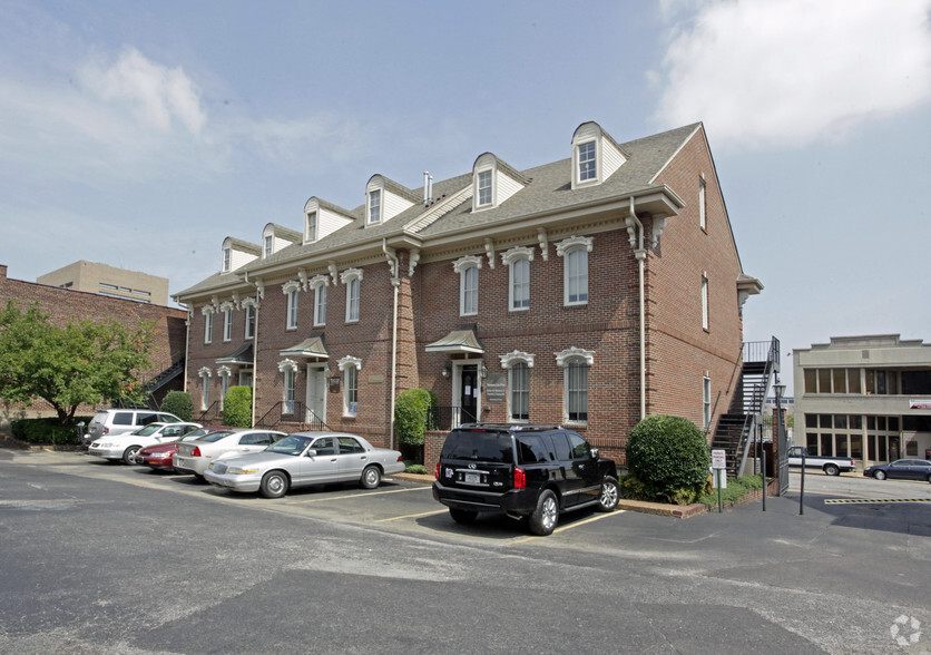 295-305 Washington Ave, Memphis, TN for lease - Primary Photo - Image 1 of 10