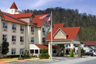 Country Inn & Suites Helen - Motel