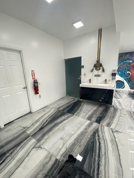 3008-3010 Jerome Ave, Bronx, NY for lease - Building Photo - Image 3 of 25