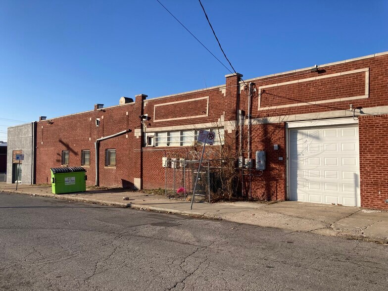 2420 E Truman Rd, Kansas City, MO à louer - Photo du bâtiment - Image 2 de 8
