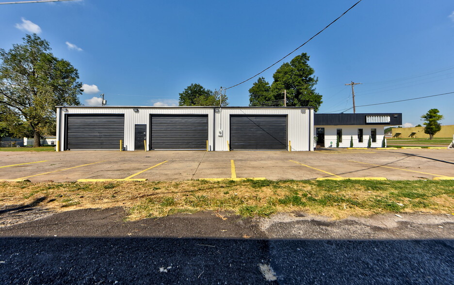 704 E Main St, Moore, OK for sale - Building Photo - Image 2 of 37