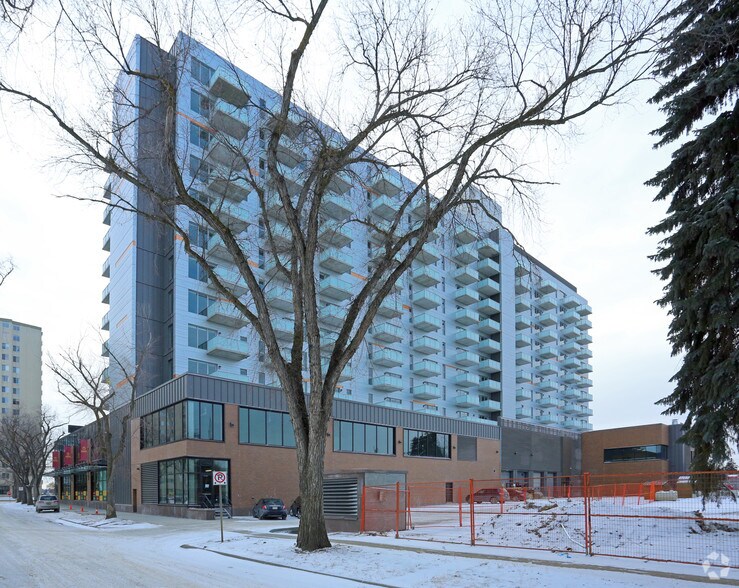 12210-12230 Jasper Ave NW, Edmonton, AB à louer - Photo du bâtiment - Image 2 de 39