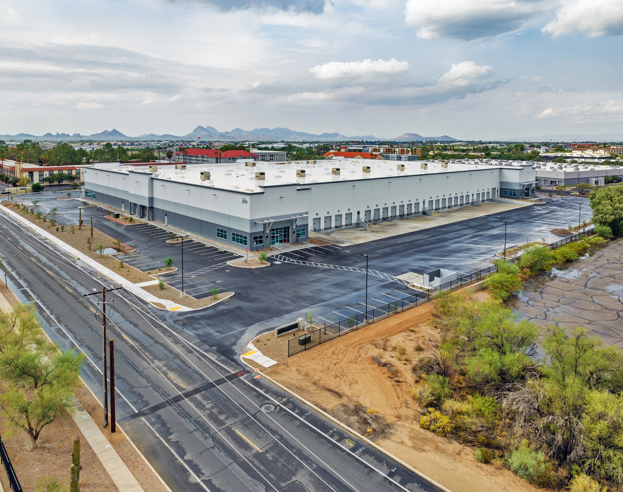 2717 E Corona Rd, Tucson, AZ for lease Building Photo- Image 1 of 7