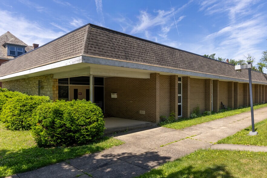 309 N Broad St, Grove City, PA à vendre - Photo du bâtiment - Image 2 de 31