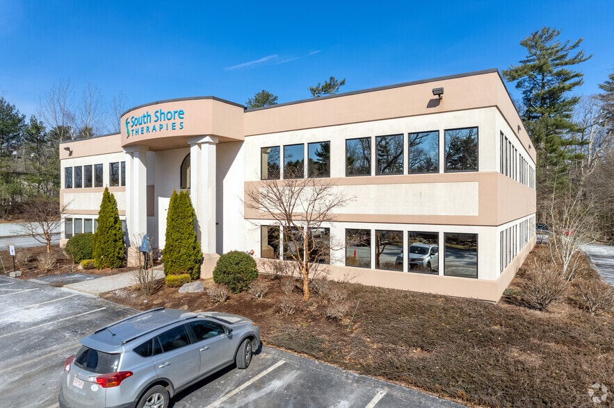 64 Schoosett St, Pembroke, MA à vendre - Photo du bâtiment - Image 1 de 5