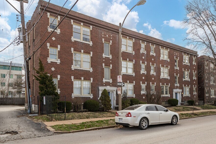 1014-38 Oakview Pl, Saint Louis, MO à vendre - Photo du bâtiment - Image 2 de 20