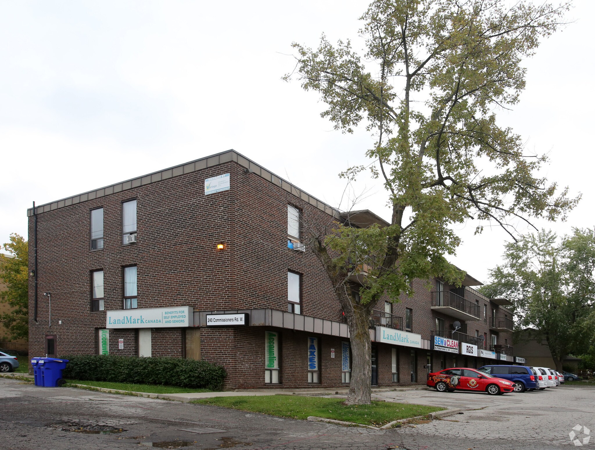 240 Commissioners Rd W, London, ON à vendre Photo principale- Image 1 de 1