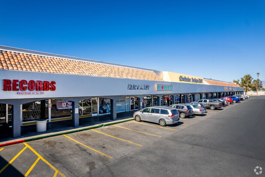 500-640 S Decatur Blvd, Las Vegas, NV à louer - Photo principale - Image 1 de 4