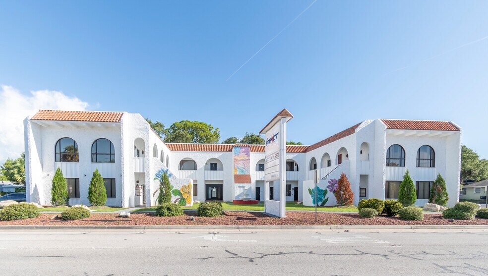 6710 Embassy Blvd, Port Richey, FL à vendre - Photo du bâtiment - Image 1 de 21