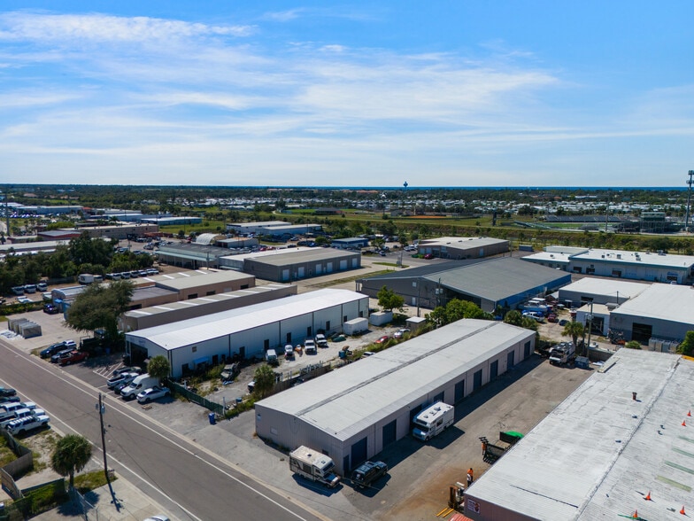 306 Warfield Ave, Venice, FL à louer - Photo du bâtiment - Image 3 de 10